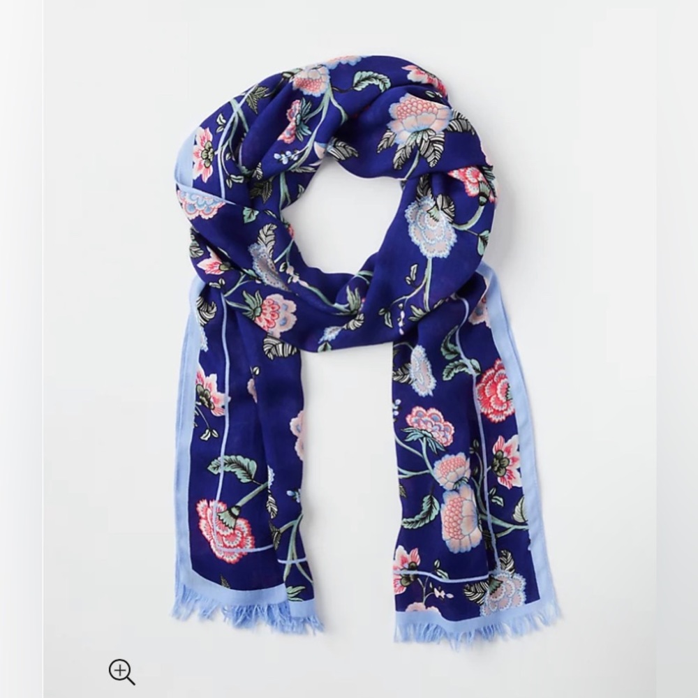 LOFT NWT‎ Lightwieght Floral Scarf